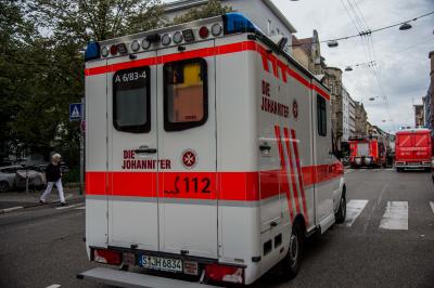 Stuttgart-West: Kurioser Brand - Gleichzeitig Vollbrand einer Wohnung im Obergeschoss und Brand im Keller - 3 Verletzte